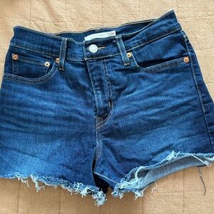 Size 26 high waisted Levi Shorts